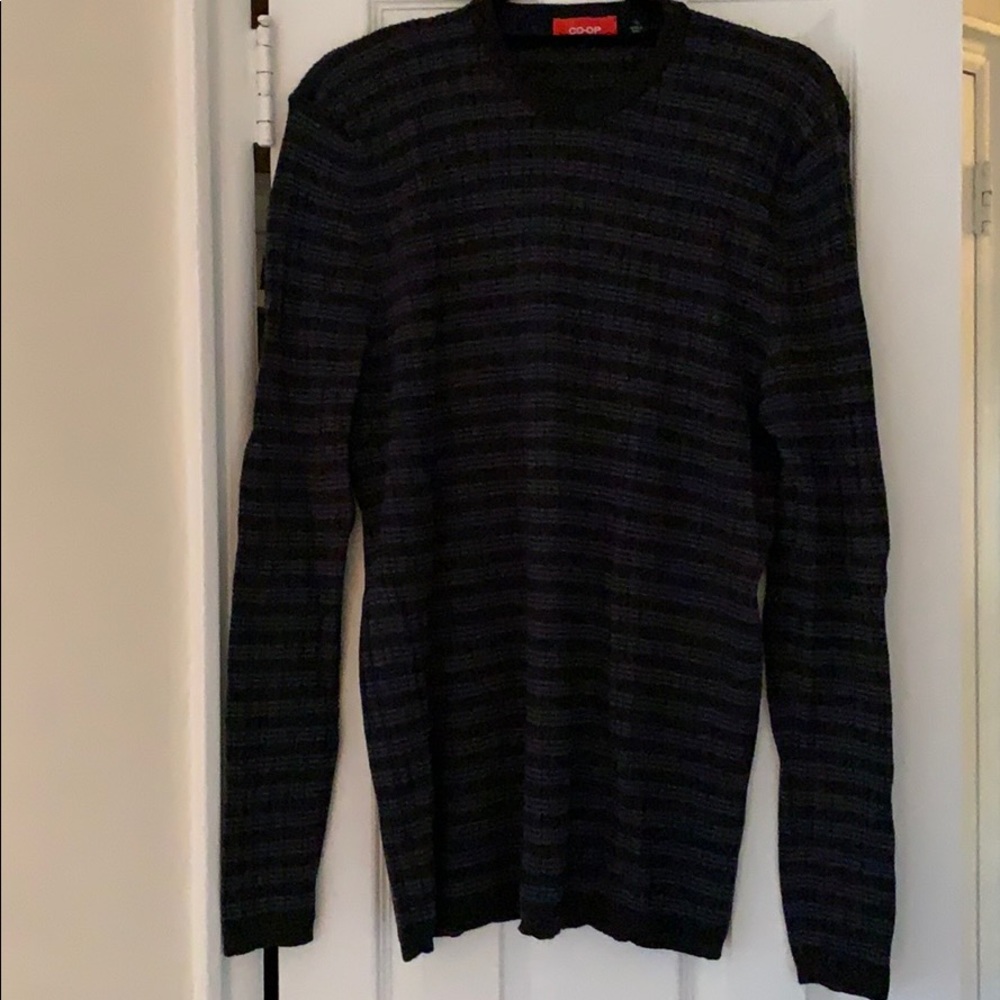 Crewneck sweater. Grey with blue stripes. Size XL